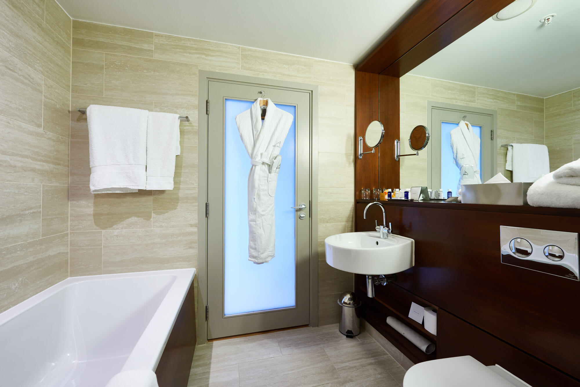 Junior Suite at Apex City of London Hotel