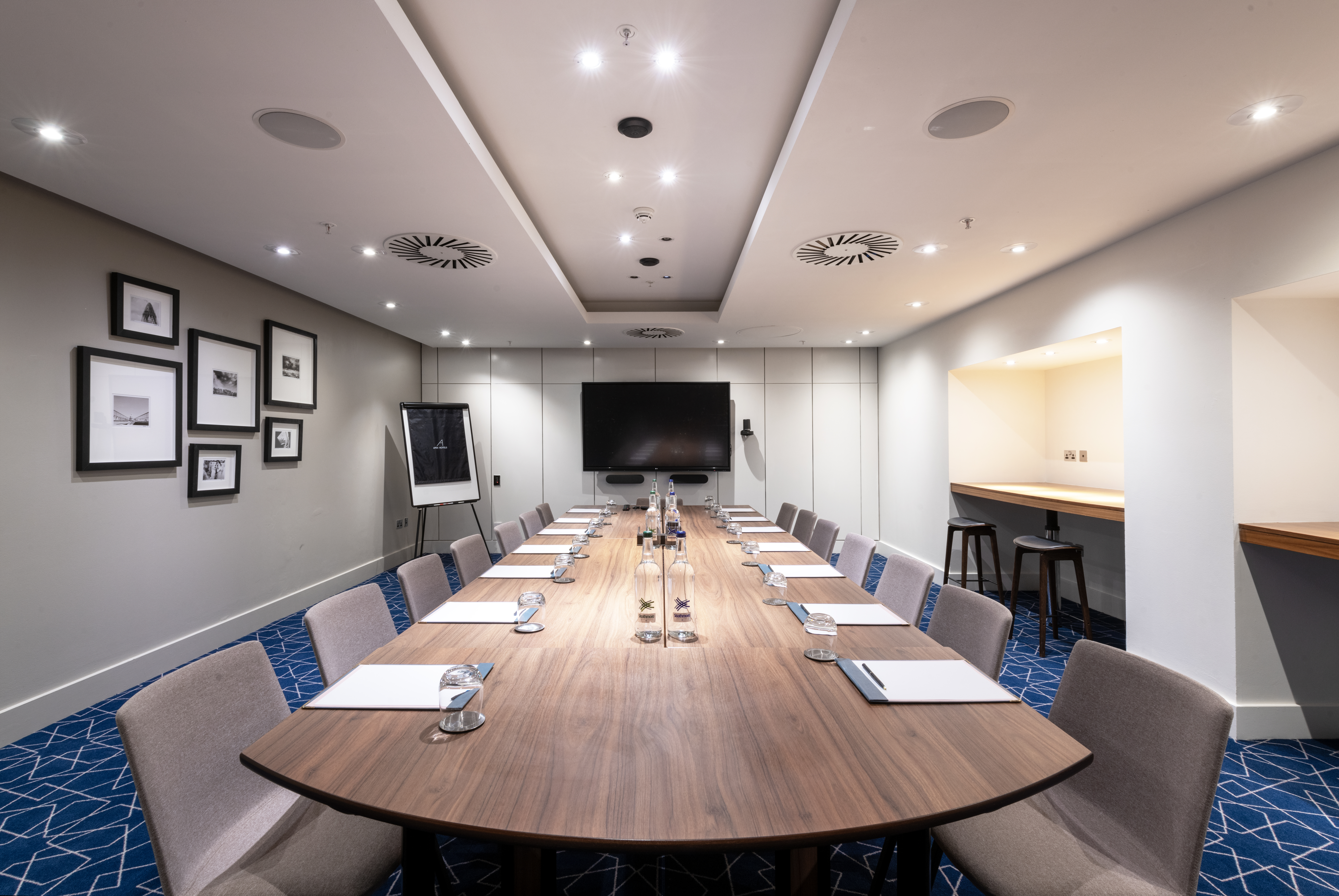 hotels with meeting rooms