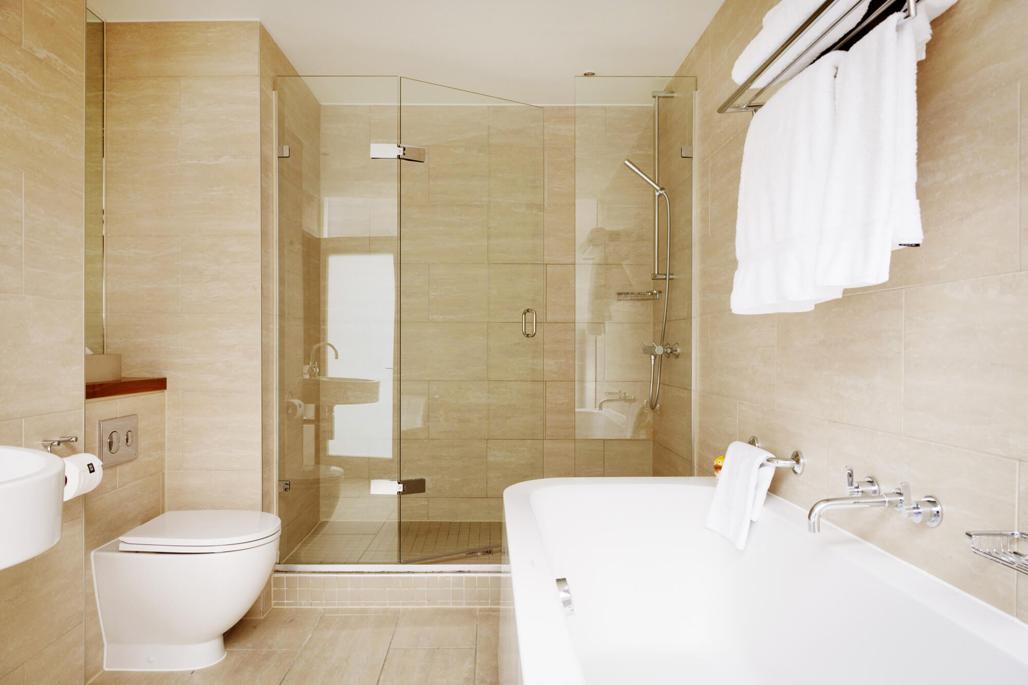 Superior Room at Apex City of London Hotel