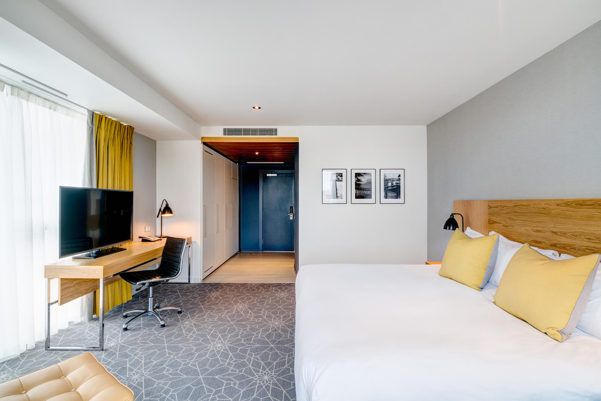 Bed and workspace in Superior room